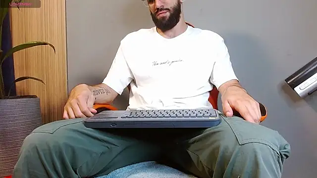 Snapshot of Mr_WhiteCock chatting on September 19, 11:42 pm Mr WhiteCock online show from September 19, 11:42 pm