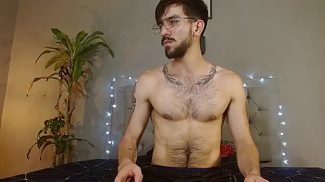 Snapshot of Mr_WhiteCock chatting on February 22, 6:52 pm Mr WhiteCock online show from February 22, 6:52 pm