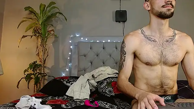 Snapshot of Mr_WhiteCock chatting on February 27, 12:57 am Mr WhiteCock online show from February 27, 12:57 am