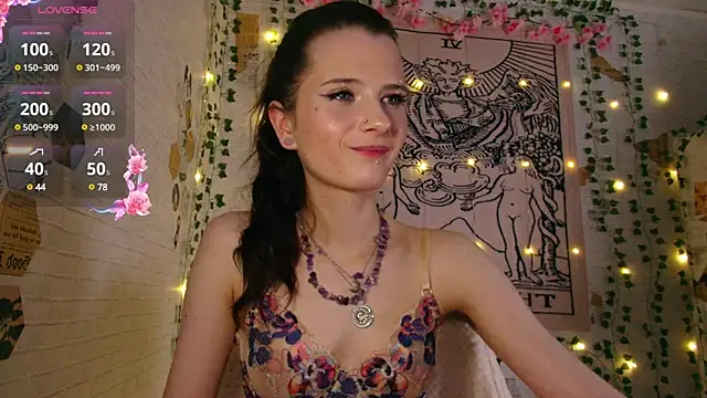 Snapshot of summerhazeee chatting on March 15, 6:10 pm summerhazeee online show from March 15, 6:10 pm