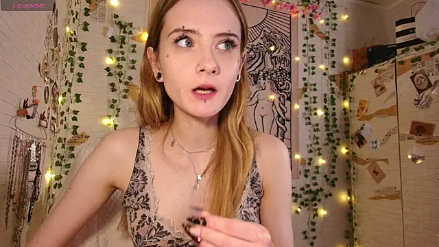 summerhazeee online show from February 7, 7:11 pm