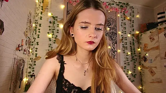 summerhazeee online show from February 4, 6:14 pm