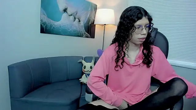 Snapshot of Angel_Dust18 chatting on November 8, 4:32 pm Angel Dust18 online show from November 8, 4:32 pm