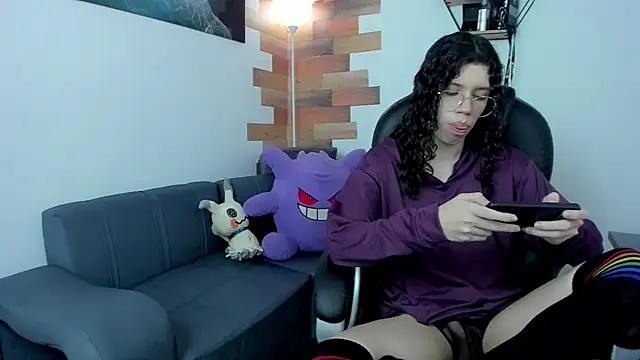 Snapshot of Angel_Dust18 chatting on March 3, 8:32 pm Angel Dust18 online show from March 3, 8:32 pm