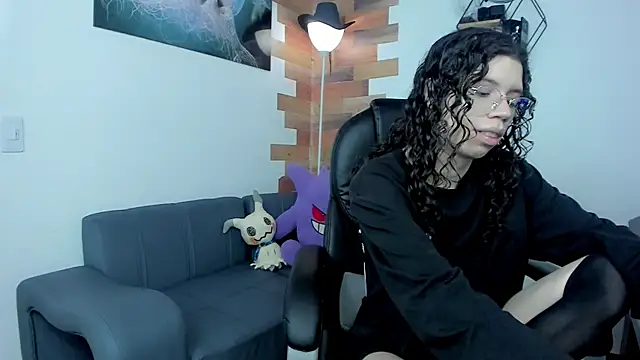 Snapshot of Angel_Dust18 chatting on February 22, 8:20 pm Angel Dust18 online show from February 22, 8:20 pm