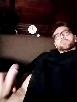 Snapshot of tomee83 chatting on October 28, 10:52 pm tomee83 online show from October 28, 10:52 pm