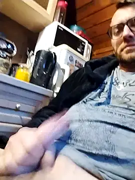 Snapshot of tomee83 chatting on November 20, 6:03 am tomee83 online show from November 20, 6:03 am