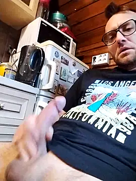 Snapshot of tomee83 chatting on November 14, 9:46 am tomee83 online show from November 14, 9:46 am