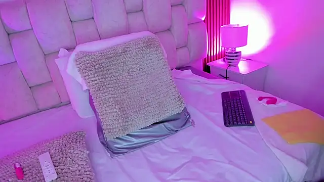 SophiaWylde online show from October 28, 5:18 am