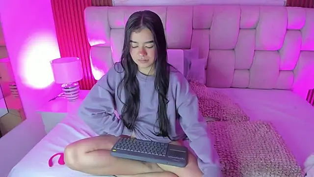 SophiaWylde online show from November 6, 5:22 am