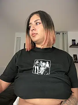 Snapshot of Rae_Lil_White chatting on February 17, 5:14 am Rae Lil White online show from February 17, 5:14 am