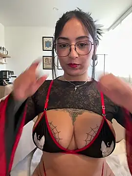 Snapshot of Rae_Lil_White chatting on May 28, 10:15 pm Rae Lil White online show from May 28, 10:15 pm