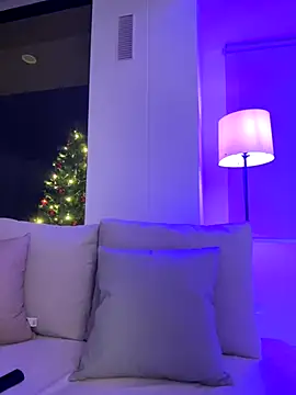 Snapshot of Rae_Lil_White chatting on December 4, 11:59 pm Rae Lil White online show from December 4, 11:59 pm