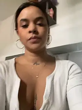 sarah salis  online show from May 18, 4:56 pm