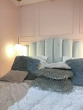 sarah salis  online show from November 11, 7:30 pm