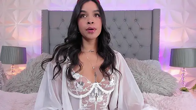 sarah salis  online show from March 19, 7:06 pm