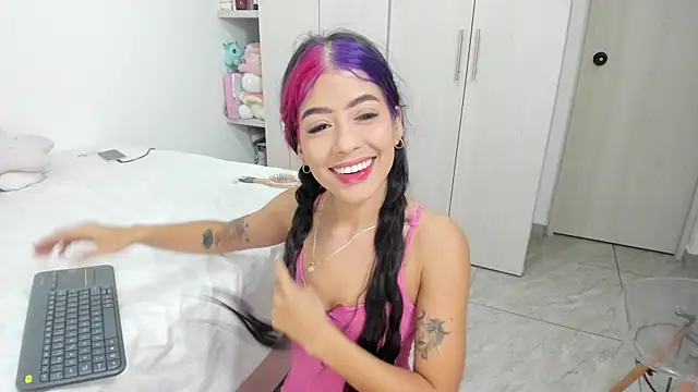 analia collins online show from November 30, 1:34 pm