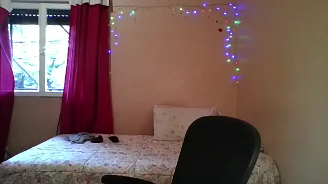 imsohornydacom online show from April 15, 6:23 pm