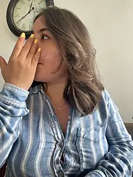 Snapshot of sukhakunis1 chatting on February 19, 5:43 pm sukhakunis1 online show from February 19, 5:43 pm