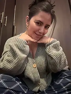 Snapshot of sukhakunis1 chatting on February 3, 2:11 pm sukhakunis1 online show from February 3, 2:11 pm