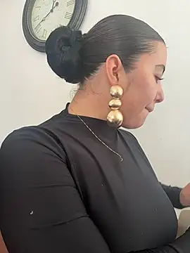 Snapshot of sukhakunis1 chatting on March 3, 5:42 pm sukhakunis1 online show from March 3, 5:42 pm