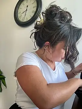 Snapshot of sukhakunis1 chatting on February 20, 1:35 pm sukhakunis1 online show from February 20, 1:35 pm