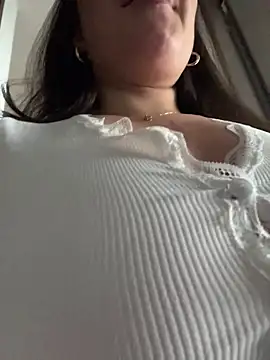 Snapshot of sukhakunis1 chatting on May 17, 1:55 pm sukhakunis1 online show from May 17, 1:55 pm