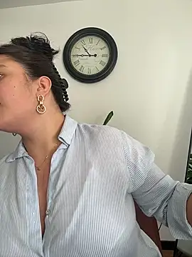 Snapshot of sukhakunis1 chatting on December 1, 3:46 pm sukhakunis1 online show from December 1, 3:46 pm