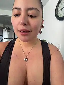 Snapshot of sukhakunis1 chatting on February 6, 2:13 pm sukhakunis1 online show from February 6, 2:13 pm