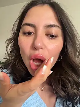 Snapshot of sukhakunis1 chatting on February 1, 3:32 pm sukhakunis1 online show from February 1, 3:32 pm