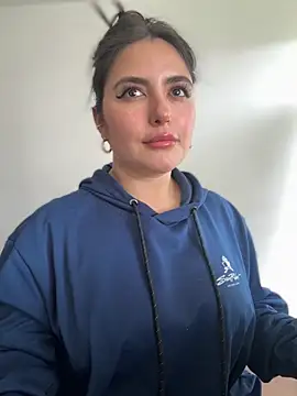 Snapshot of sukhakunis1 chatting on November 10, 3:28 pm sukhakunis1 online show from November 10, 3:28 pm