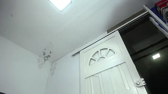 Squirter pussybomb online show from May 23, 11:59 pm