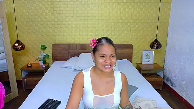 Snapshot of Squirter_pussybomb chatting on February 7, 4:06 am Squirter pussybomb online show from February 7, 4:06 am