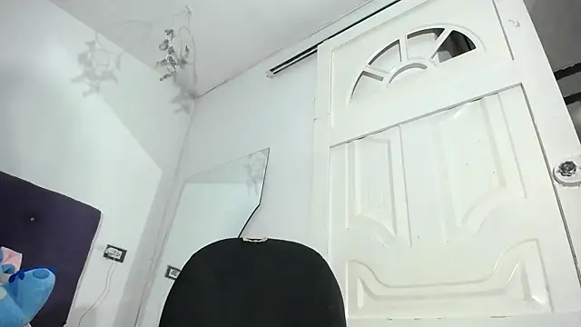 Squirter pussybomb online show from March 20, 6:58 am