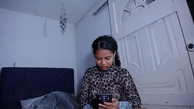 Squirter pussybomb online show from April 16, 4:13 am