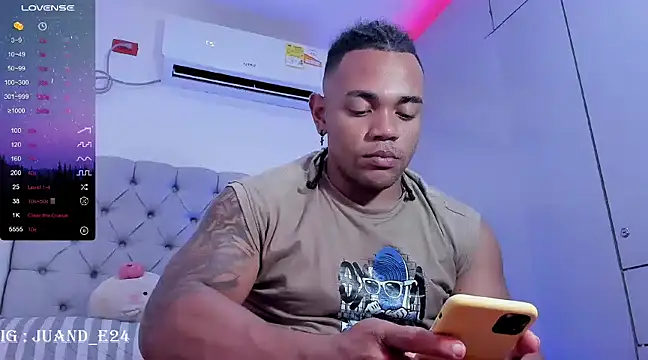 Snapshot of juande_24 chatting on February 20, 4:28 am juande 24 online show from February 20, 4:28 am