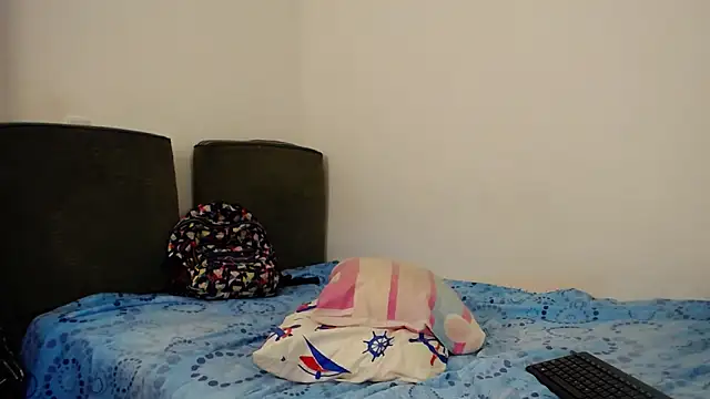 ZoeKuipers13 online show from March 11, 9:15 pm