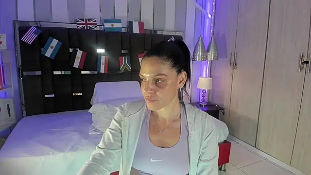 Snapshot of KatteMoss chatting on June 17, 4:12 am KatteMoss online show from June 17, 4:12 am