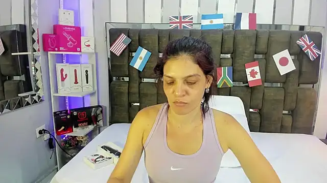Snapshot of KatteMoss chatting on July 4, 8:46 pm KatteMoss online show from July 4, 8:46 pm