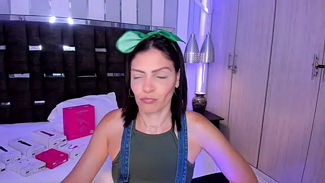 KatteMoss online show from April 4, 8:15 pm