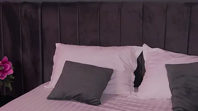 Emmelyn online show from April 15, 4:40 am