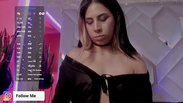 Snapshot of Sara_Foxx1 chatting on October 11, 6:14 am Sara Foxx1 online show from October 11, 6:14 am