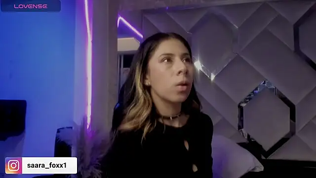 Sara Foxx1 online show from April 8, 7:04 pm