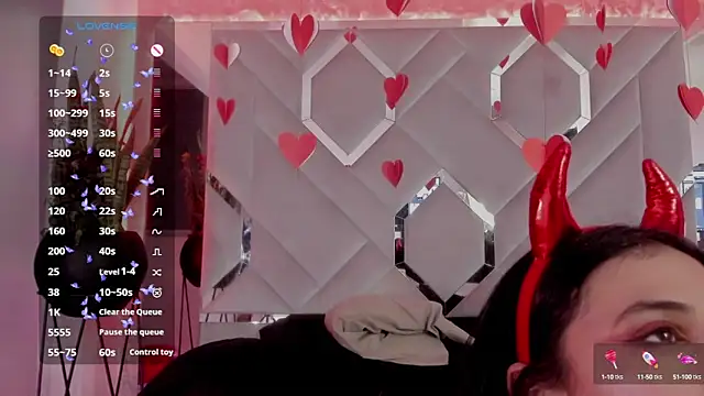 Snapshot of Sara_Foxx1 chatting on February 14, 1:13 am Sara Foxx1 online show from February 14, 1:13 am