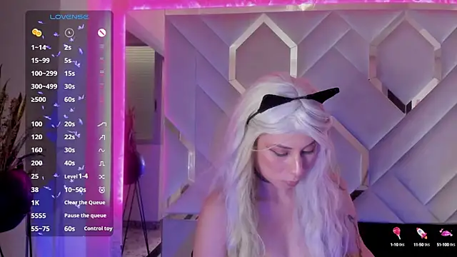 Snapshot of Sara_Foxx1 chatting on September 14, 8:31 pm Sara Foxx1 online show from September 14, 8:31 pm