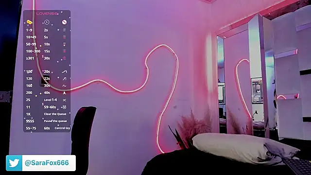 Sara Foxx1 online show from April 16, 9:39 pm