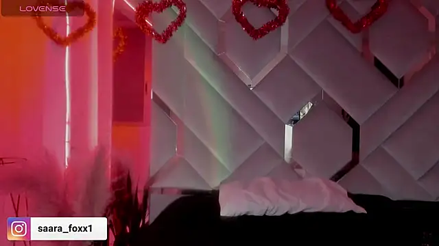 Sara Foxx1 online show from February 22, 7:04 pm