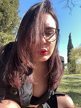 Its Jade online show from April 4, 1:39 pm