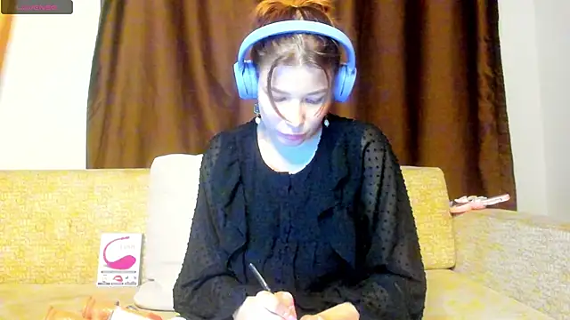 Snapshot of Leila_purr18 chatting on September 27, 8:04 pm Leila purr18 online show from September 27, 8:04 pm