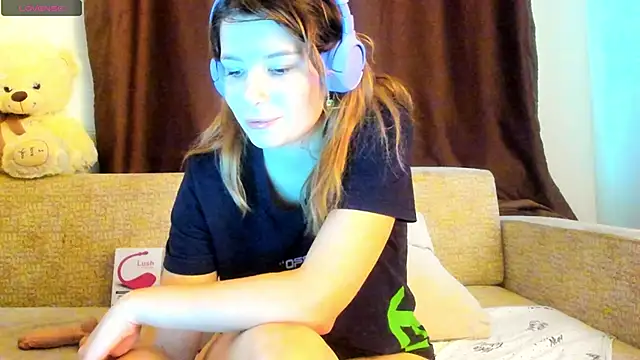 Snapshot of Leila_purr18 chatting on September 12, 9:42 am Leila purr18 online show from September 12, 9:42 am